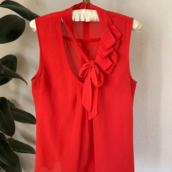 Gap Sheer Sleeveless Asymmetrical Tie Blouse Sz M - Picture 1 of 4